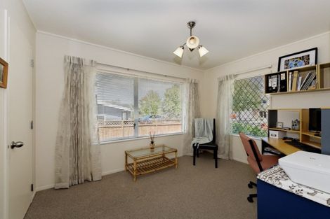 Photo of property in 1/62 Whiting Grove, West Harbour, Auckland, 0618