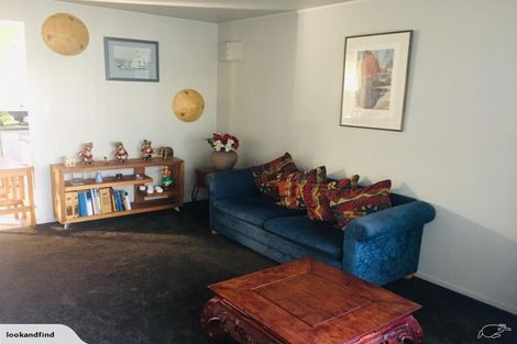 Photo of property in 2/41 Challen Close, Conifer Grove, Takanini, 2112