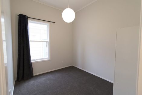 Photo of property in 39 Todman Street, Brooklyn, Wellington, 6021