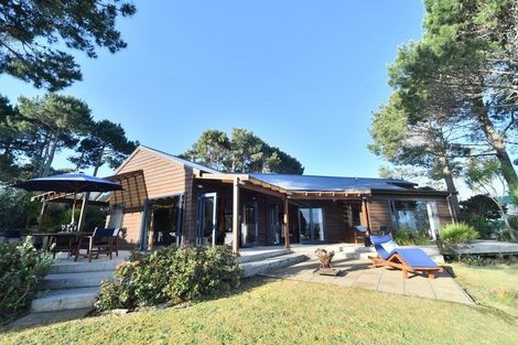 Photo of property in 821 Matarangi Drive, Matarangi, Whitianga, 3592