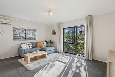 Photo of property in 3/39 Fairmount Road, Titirangi, Auckland, 0604