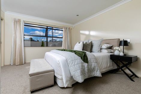 Photo of property in 135 Centreway Road, Orewa, 0931