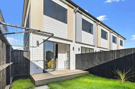 Photo of property in 7/101 Botany Road, Botany Downs, Auckland, 2010