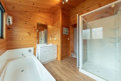 Photo of property in 27 Wisteria Grove, Maungaraki, Lower Hutt, 5010