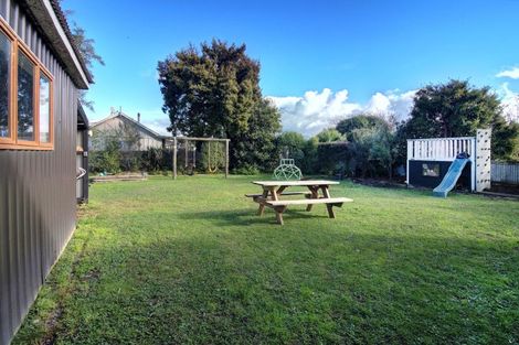 Photo of property in 14 Diamond Street, Carterton, 5713