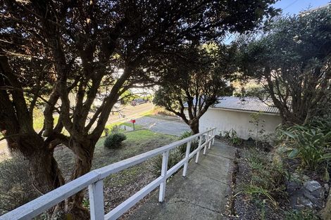 Photo of property in 16 Hungerford Road, Lyall Bay, Wellington, 6022