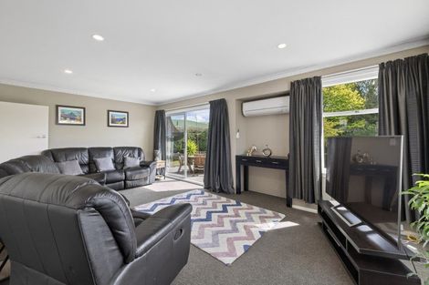 Photo of property in 73 Dunedin Street, Redwood, Christchurch, 8051