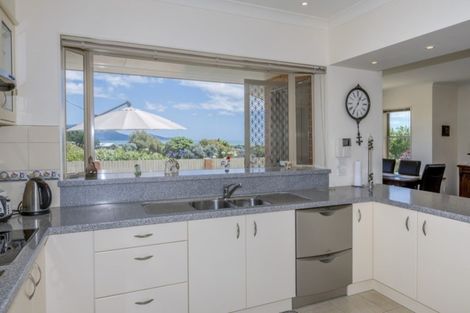 Photo of property in 31 Flaxmere Street, Waikanae Beach, Waikanae, 5036