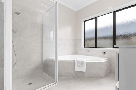 Photo of property in 52 Wiltshire Drive, Huntington, Hamilton, 3210