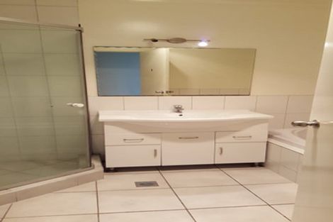 Photo of property in 8b Schnapper Rock Road, Schnapper Rock, Auckland, 0632