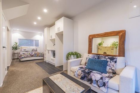 Photo of property in 42a Colmar Road, Mellons Bay, Auckland, 2014