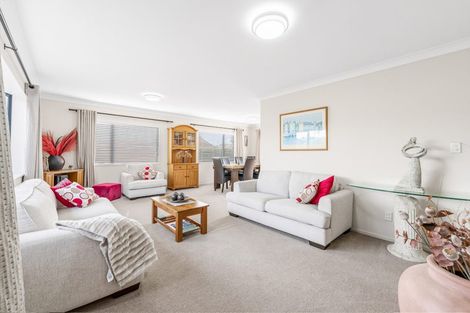 Photo of property in 72 Marina View Drive, West Harbour, Auckland, 0618