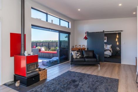 Photo of property in 18 Story Street, Foxton Beach, Foxton, 4815