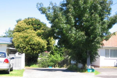 Photo of property in 2/12a Dallinghoe Crescent, Milford, Auckland, 0620