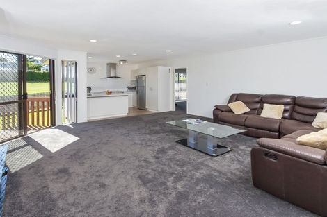 Photo of property in 46 Lexington Drive, Botany Downs, Auckland, 2010