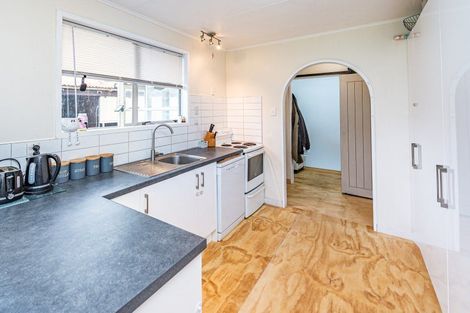 Photo of property in 40 Brassey Street, Waverley, 4510