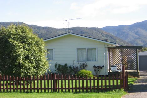 Photo of property in 38 Waite Street, Featherston, 5710
