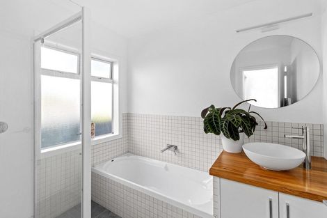 Photo of property in 62 Cutfield Road, New Plymouth, 4310