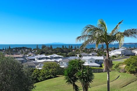 Photo of property in 2/18 Ngahere Views, Orewa, 0931
