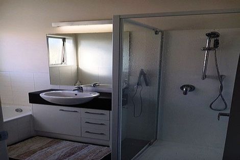 Photo of property in 32 Norcross Avenue, Henderson, Auckland, 0612