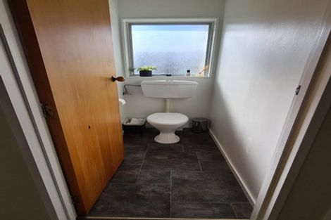 Photo of property in 35 Rhodes Drive, Kelvin Grove, Palmerston North, 4414