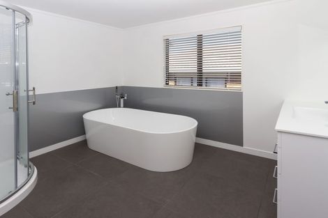 Photo of property in 46 Lexington Drive, Botany Downs, Auckland, 2010