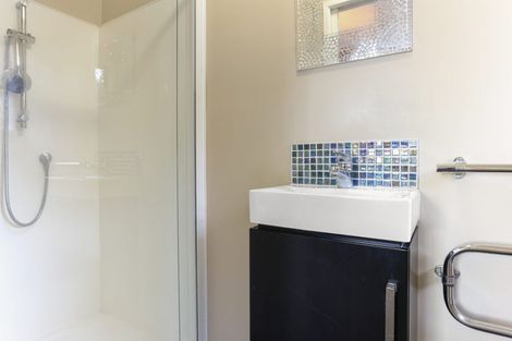 Photo of property in 8 Rimu Road, Oratia, Auckland, 0604