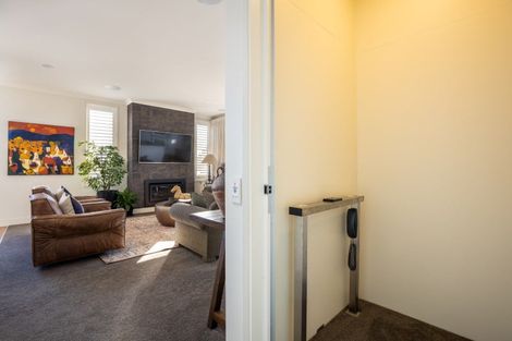 Photo of property in 12 Autere Street, Strandon, New Plymouth, 4312