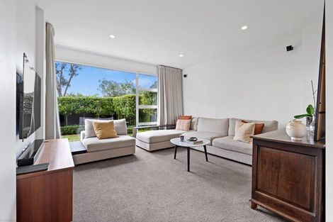 Photo of property in 52 Walton Street, Red Beach, 0932