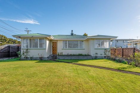 Photo of property in 27 Freyberg Street, Solway, Masterton, 5810