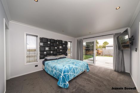 Photo of property in 17 Kowhai Street, Tokomaru, Palmerston North, 4474