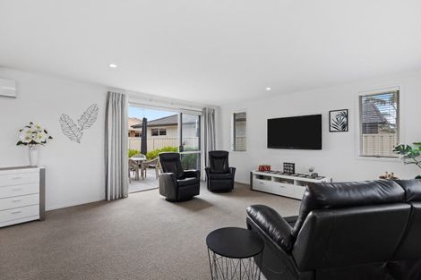 Photo of property in 3 Sandspit Way, Papamoa Beach, Papamoa, 3118