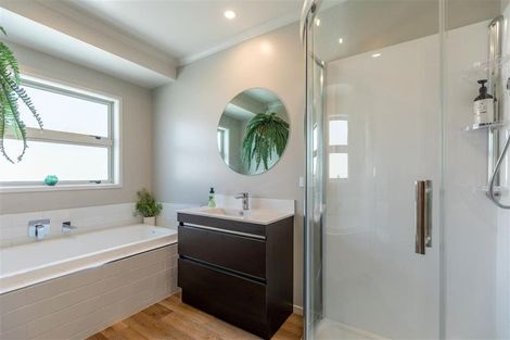 Photo of property in 100 Racecourse Road, Waipawa, 4210