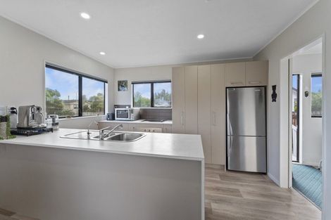 Photo of property in 25 Rosewood Place, Paraparaumu, 5032