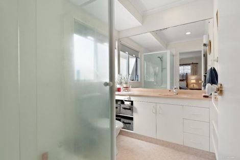 Photo of property in 15 Palmcrest Grove, Highland Park, Auckland, 2010