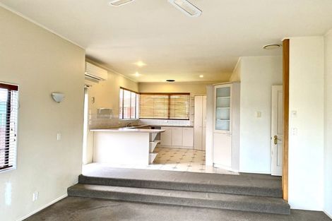 Photo of property in 13 Glenshee Place, Highland Park, Auckland, 2010