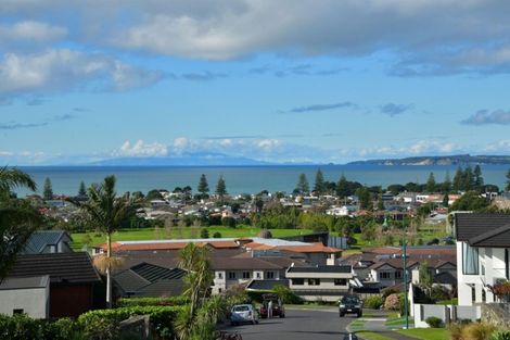 Photo of property in 56 Grovenor Drive, Orewa, 0931
