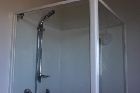 Photo of property in 28 Denver Avenue, Sunnyvale, Auckland, 0612