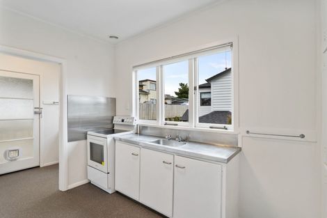 Photo of property in 88 Kelman Road, Kelston, Auckland, 0602