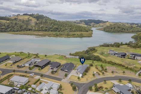 Photo of property in 2 Admiral Drive, Cooks Beach, Whitianga, 3591