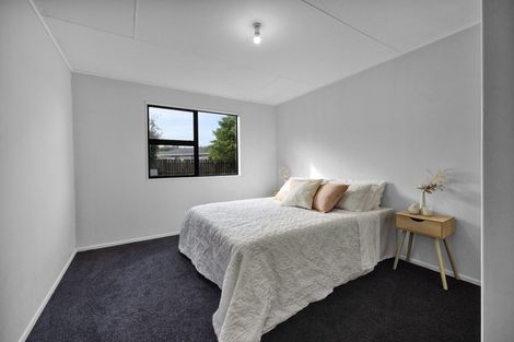 Photo of property in 11 Finer Place, Hawera, 4610