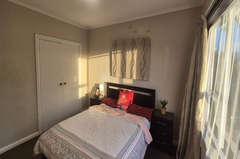 Photo of property in 11 Miles Crescent, Newlands, Wellington, 6037