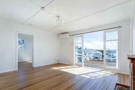 Photo of property in 18 Humphrey Kemp Avenue, Henderson, Auckland, 0612