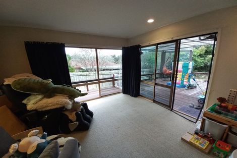 Photo of property in 15 La Perouse Street, Botany Downs, Auckland, 2010