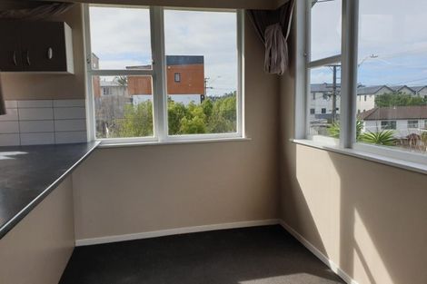 Photo of property in 2/210 Sunnynook Road, Totara Vale, Auckland, 0627