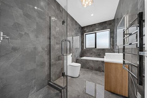 Photo of property in 28 Korowhiti Road, Clarks Beach, 2122