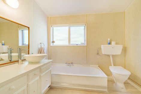 Photo of property in 4 Winston Place, Kew, Dunedin, 9012