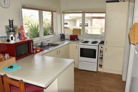 Photo of property in 1/50 Evelyn Place, Hillcrest, Auckland, 0627