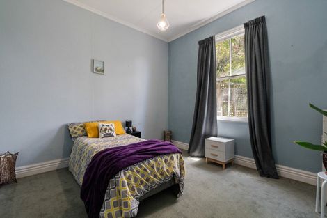 Photo of property in 25 Sutherland Crescent, Melrose, Wellington, 6023