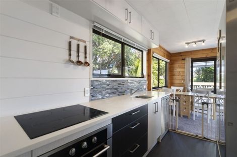 Photo of property in 2/48 Nor'east, Northcross, Auckland, 0632